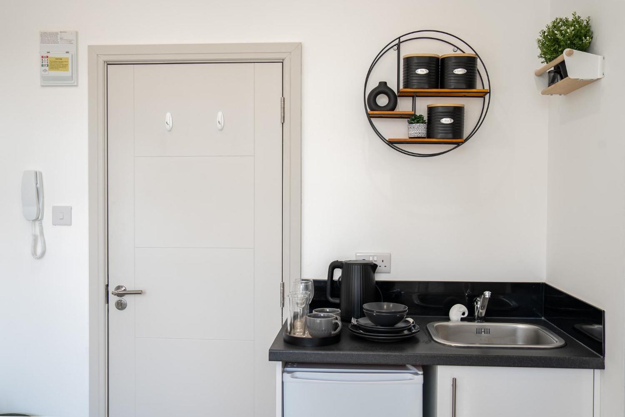Luxury Studio Apartment In Sutton, London Экстерьер фото